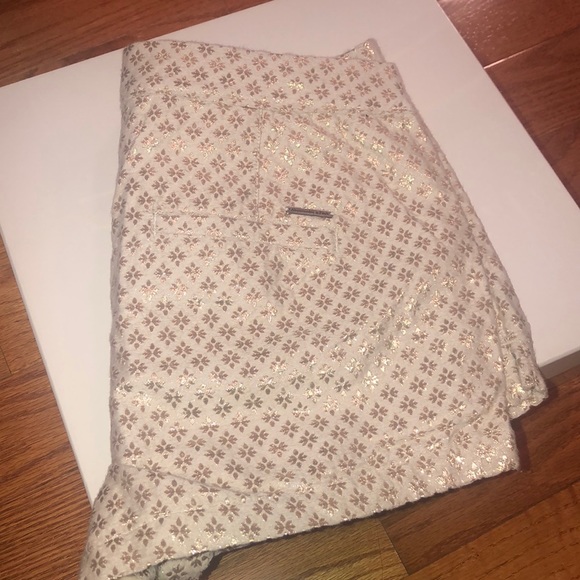 Abercrombie & Fitch nude with gold details - Picture 2 of 4